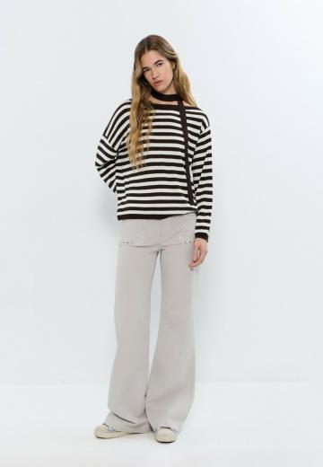 Пуловер в полоску