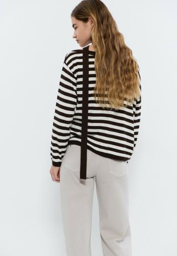 Пуловер в полоску