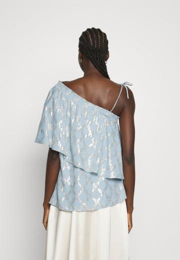 Топ на бретельках