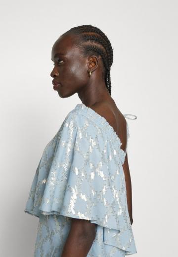 Топ на бретельках