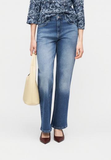 Прямые джинсы