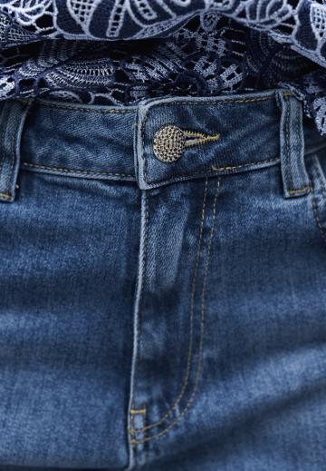 Прямые джинсы