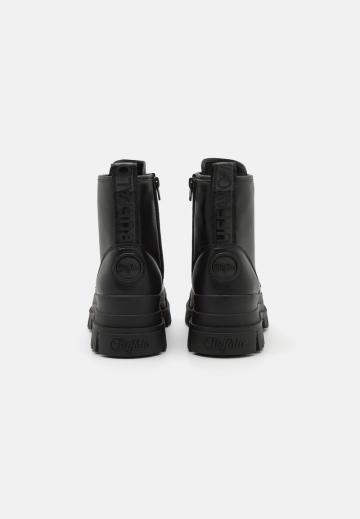 Ботинки на шнуровке