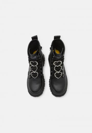 Ботинки на шнуровке