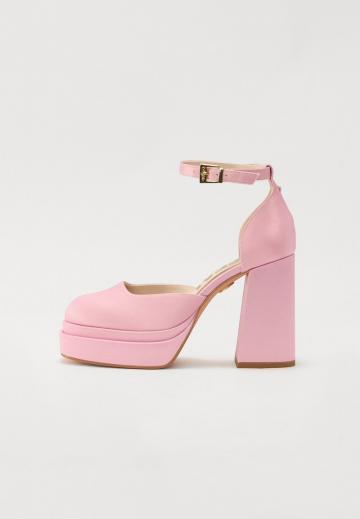 Туфли на высоком каблуке