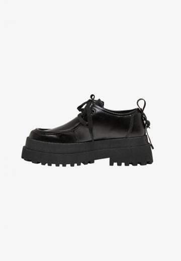 Ботинки на шнуровке