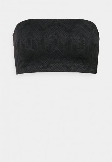 Топ без бретелек