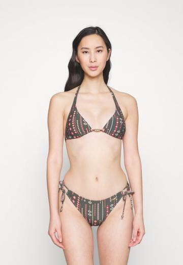 Треугольное бикини