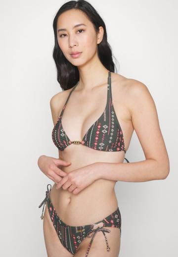 Треугольное бикини