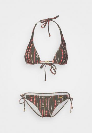 Треугольное бикини