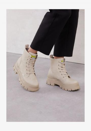 Ботинки на шнуровке
