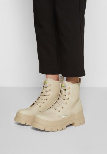 Ботинки на шнуровке
