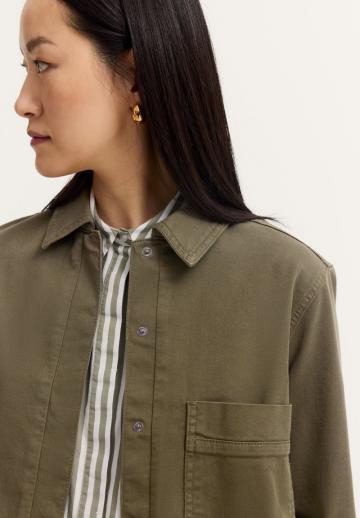 Куртка с накладнымит карманами