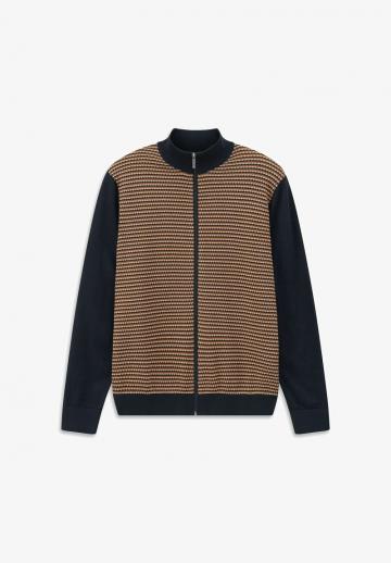 Вязаная кофта