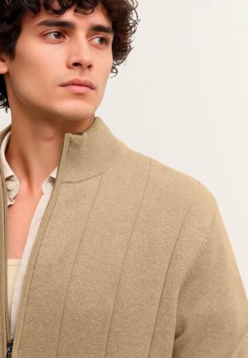 Вязаная кофта