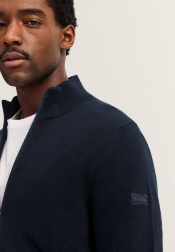 Вязаная кофта