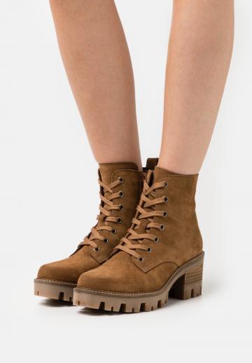 Полусапожки на платформе