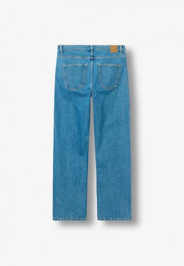 Прямые джинсы