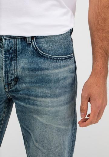 Прямые джинсы