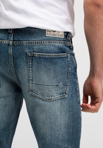 Прямые джинсы