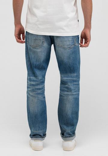 Прямые джинсы