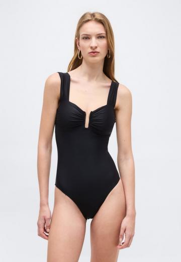 Слитный купальник