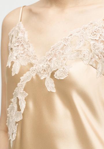 Атласная блузка