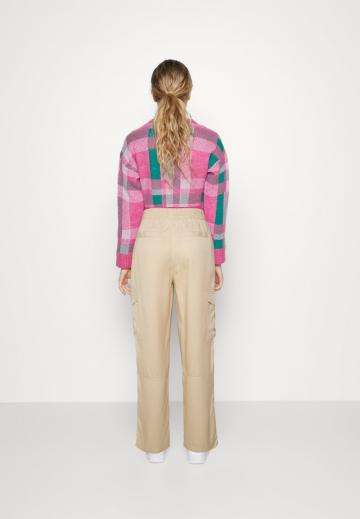 Брюки с накладными карманами