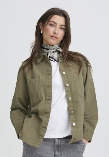 Куртка с накладнымит карманами