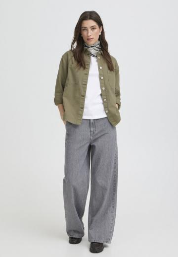 Куртка с накладнымит карманами