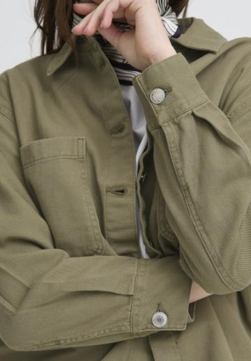 Куртка с накладнымит карманами