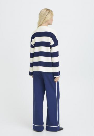 Пуловер в полоску