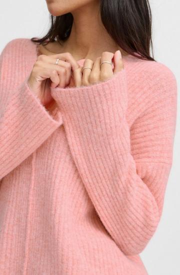 Пуловер с вырезом V