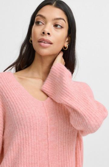 Пуловер с вырезом V