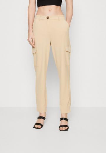 Брюки с накладными карманами