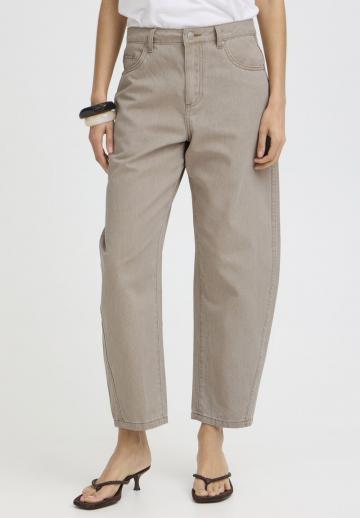 Прямые джинсы