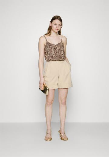 Топ на бретельках