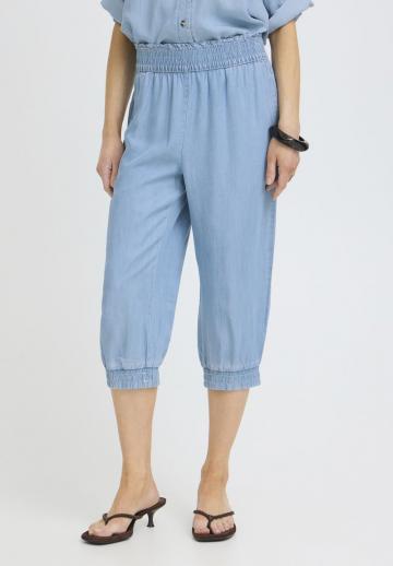 Короткие джинсы