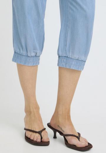 Короткие джинсы