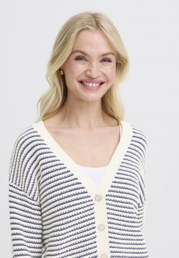 Вязаная кофта