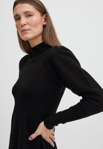 Вязаное платье