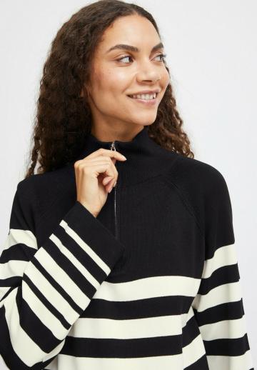 Пуловер в полоску