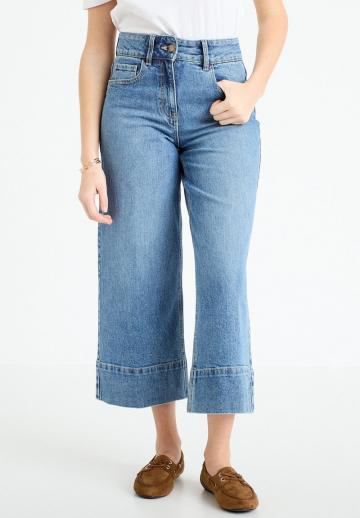 Короткие джинсы