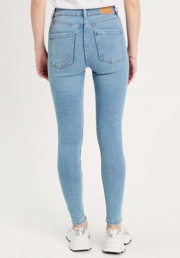 Узкие джинсы