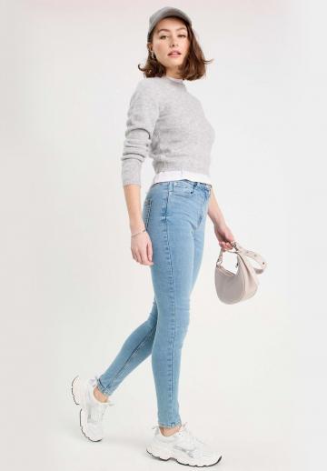 Узкие джинсы