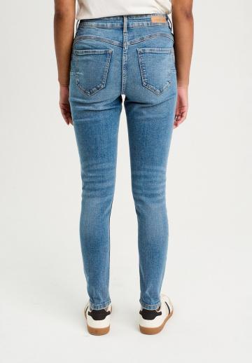 Узкие джинсы