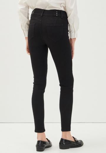 Узкие джинсы