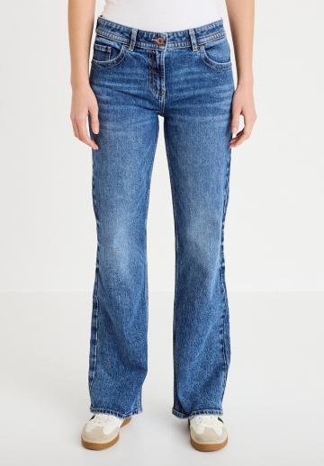Прямые джинсы
