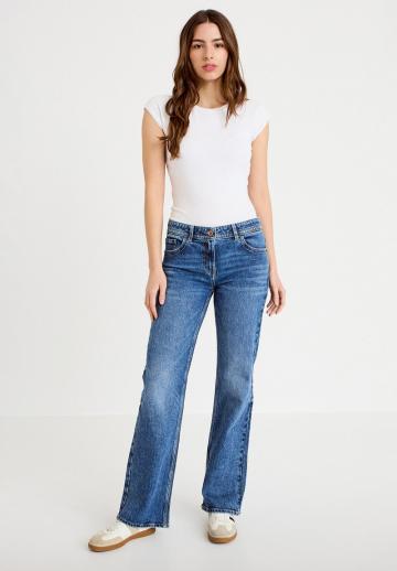 Прямые джинсы