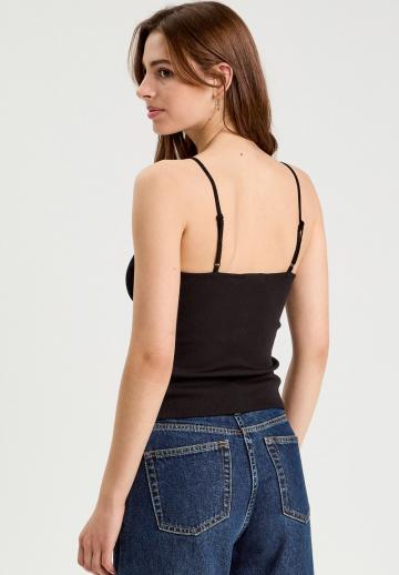 Топ на бретельках